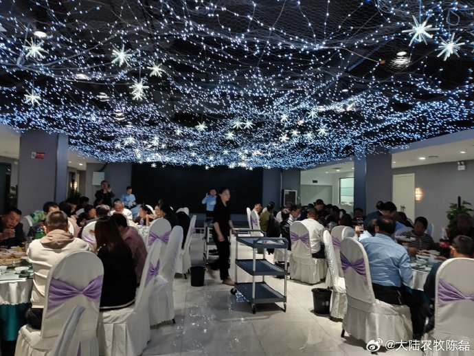 河南大陸農(nóng)牧養(yǎng)豬服務(wù)站全國聯(lián)誼會歡迎晚宴場景.jpg